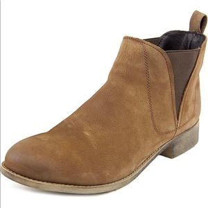 Steve Madden Robberr Chelsea Bootie